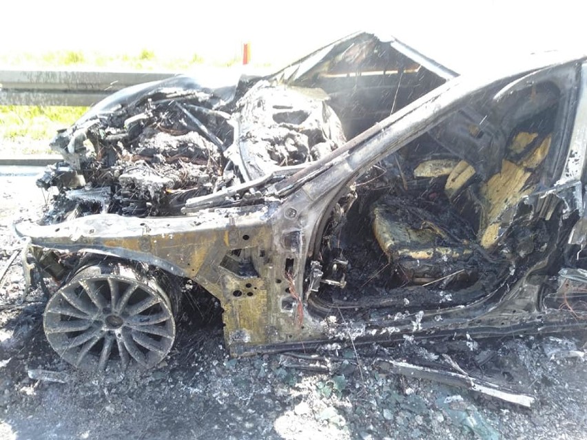 Pożar samochodu na trasie S8 w Wolborzu