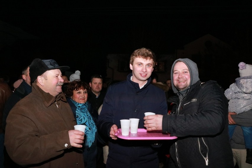 Powitanie Nowego Roku w Złoczewie 2019. Był to jedyny plenerowy Sylwester w miastach powiatu sieradzkiego (zdjęcia)