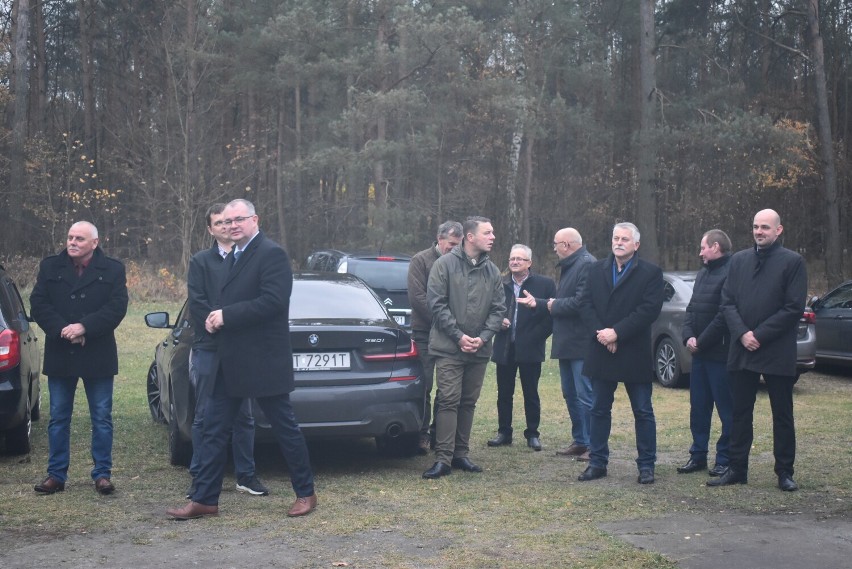 Wicemarszałek Krzysztof Grabowski wizytował w gminie Gizałki inwestycje zrealizowane dzięki wsparciu Urzędu Marszałkowskiego