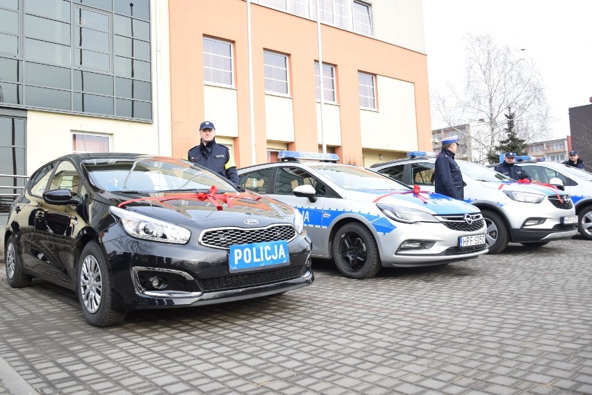 Nowe radiowozy dla policji w Tomaszowie, Rokicinach i Czerniewicach. Policja podsumowała też efekty swojej pracy