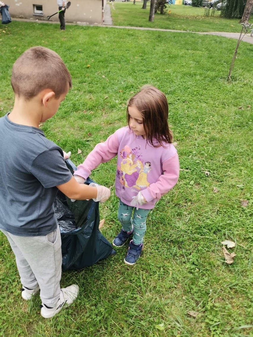 Osiedle Kaliniec w Kaliszu. Mieszkańcy posadzili drzewa i...