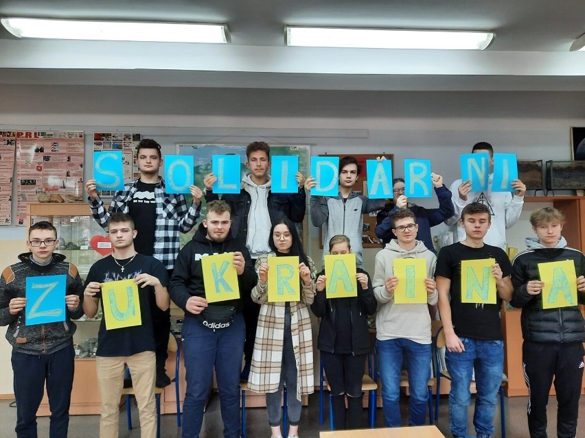 Uczniowie ZSP nr 2 "Nitki" wspierają obywateli Ukrainy