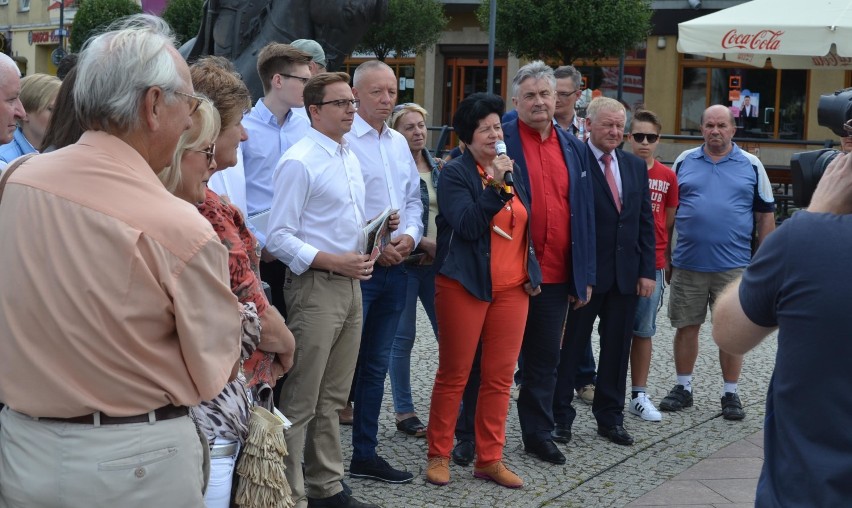 Politycy SLD w Malborku w ramach akcji wyborczej "Masz dość! Chodź z nami"