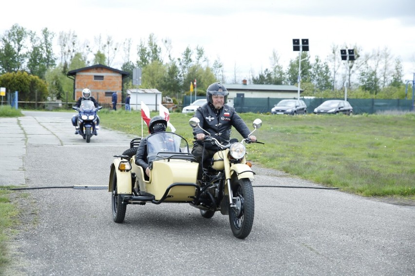 XXI Katolickie Otwarcie Sezonu Motocyklowego. Fani jednośladów spotkali się na  rynku w Kazimierzu Biskupim  [ZDJĘCIA]