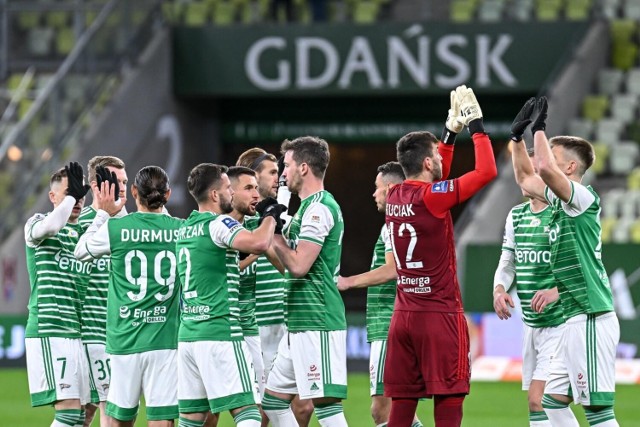 Piłkarze i kibice Lechii Gdańsk poznali nowe nazwisko trenera biało-zielonych
