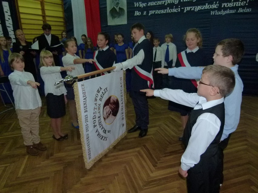 Przekazanie sztandaru i nadanie imienia Szkole Podstawowej w Bieniądzicach