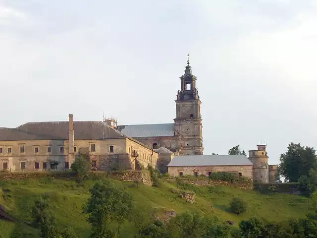 Klasztor Dominikanów (obecnie Studytów), w którym ludność polska, w tym żołnierze AK, schroniła się przed atakami UPA