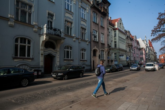 Ulica z zabytkowymi kamienicami zyska wkrótce elegancką nawierzchnię z kostki kamiennej, równe chodniki i stylowe oświetlenie. Prace potrwają około 4 miesięcy.