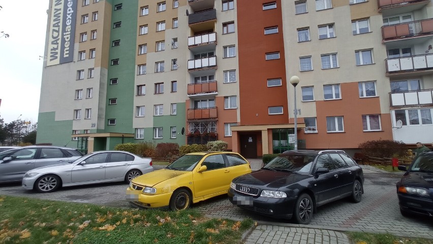 Ten seat stoi na parkingu już od blisko trzech lat