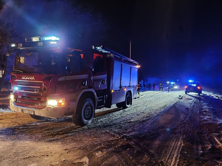 Wypadek w Huwnikach w powiecie przemyskim. Pieszy potrącony na drodze przez kierującego volvo [ZDJĘCIA]