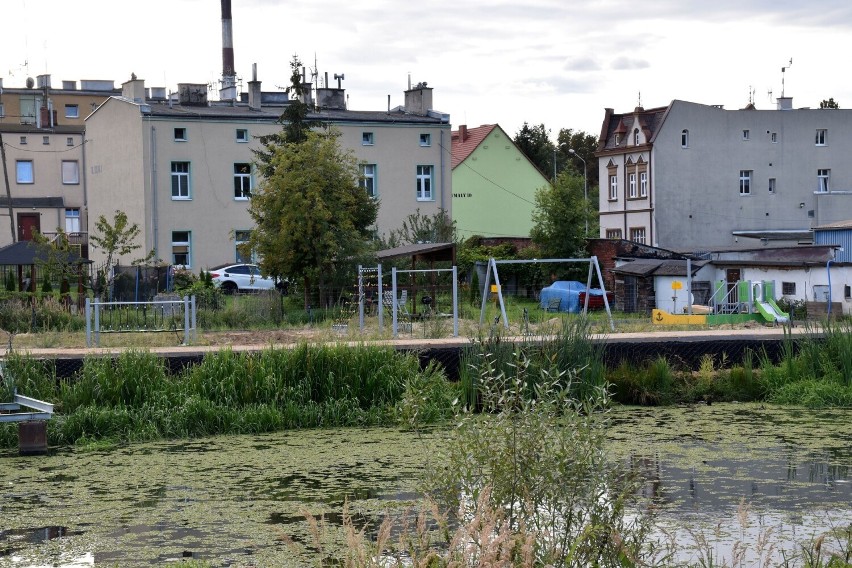 Inwestycja nad Łarpią. Czas leci, czy wykonawca zdąży do października?