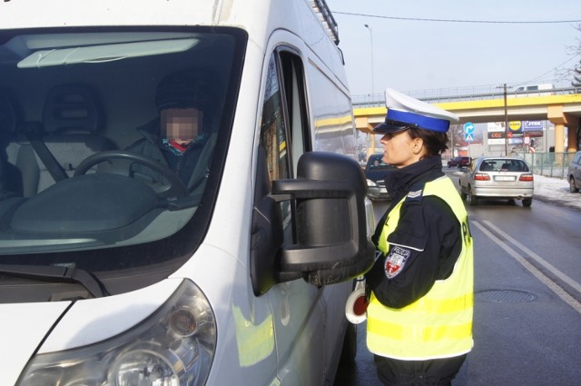 Dzień odblasku w Radomsku. Policjanci sprawdzali też pasy bezpieczeństwa