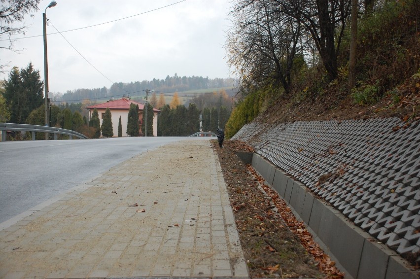 Zmodernizowano dwa odcinki dróg powiatowych. Minister infrastruktury Andrzej Adamczyk w Siepietnicy