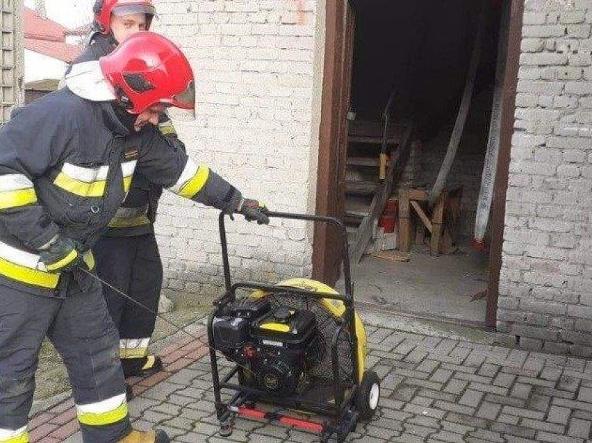 Oni muszą być zawsze w formie. Zobacz, jak ćwiczą strażacy z Sokółki i Dąbrowy Białostockiej 