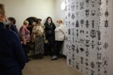 W usteckiej galerii odsłonieto mozaikę, którą współtworzyli mieszkańcy Ustki i okolic (zdjęcia)