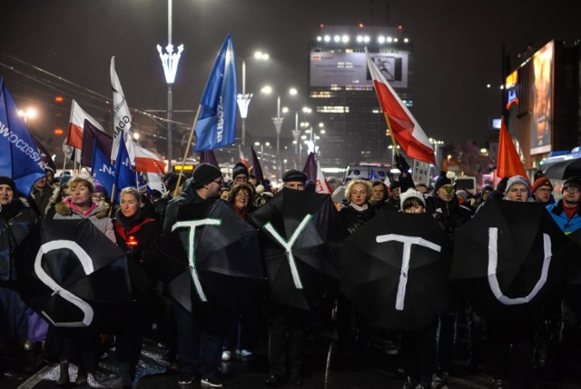 Marsz za Konstytucją i Zgromadzenie Narodowe przed Sądem Okręgowym  [5.12.2017]