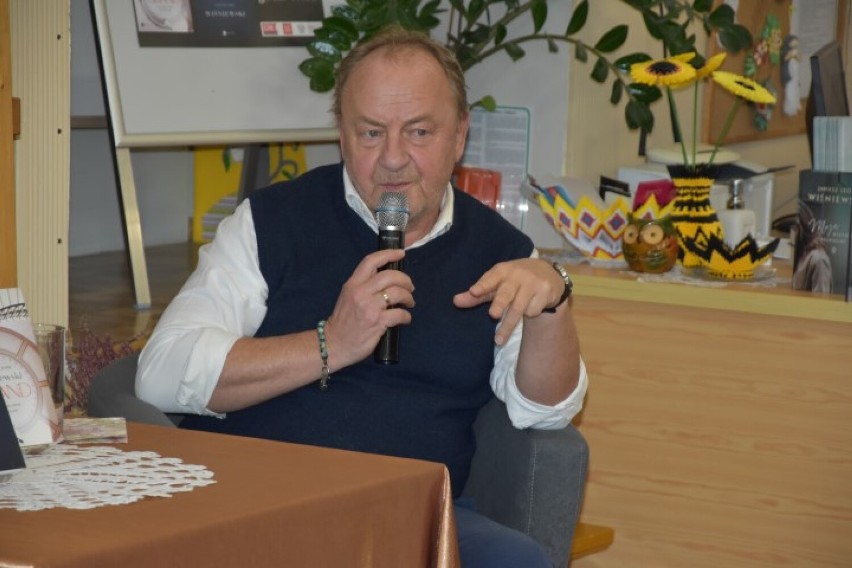 Pisarz Janusz Leon Wiśniewski spotkał się z czytelnikami w Starej Kiszewie [ZDJĘCIA]