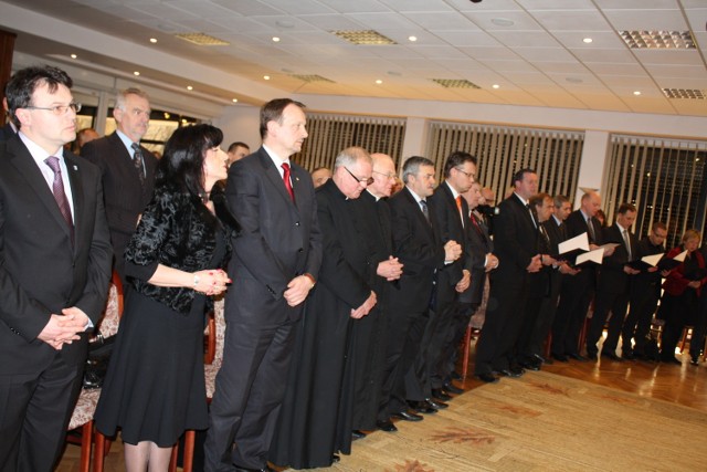 Posłowie, władze Zakopanego, mieszkańcy, księża i przedstawiciele wielu zakopiańskich instytucji wzięło udział we wczorajszej uroczystej sesji