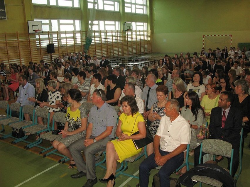 Uczniowie Publicznego Gimnazjum nr 1 w Żninie zakończyli rok szkolny [zdjęcia, wideo]