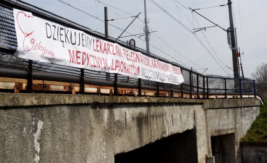 Świebodzin. Kolejna akcja grupy NIEformalni. Tym razem dziękują wszystkim służbom, które się narażają w czasie epidemii  