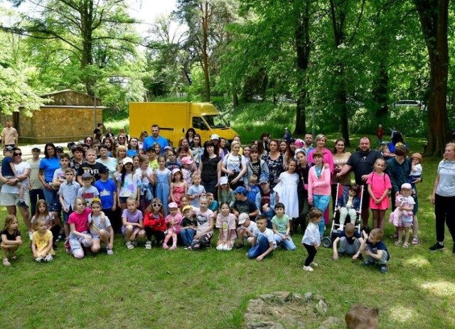 Święto dzieci odbyło się na terenie Ruin Wielkiego Pieca Huty Rejów w okolicy Muzeum im. Orła Białego w Skarżysku-Kamiennej