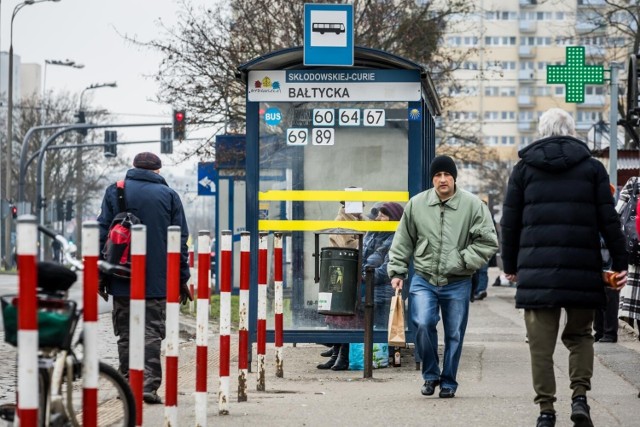 Elektronicznego rozkładu jazdy nie ma, nieelektronicznej tablicy promującej komunikację miejską na razie też nie będzie.