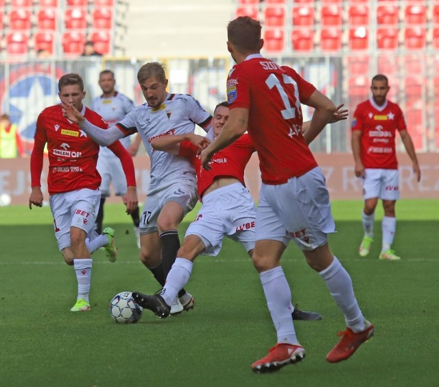 03.11.2021 r. Mecz 1/16 finału Fortuna Pucharu Polski: GKS Tychy - Wisła Kraków.

Zobacz kolejne zdjęcia. Przesuwaj zdjęcia w prawo - naciśnij strzałkę lub przycisk NASTĘPNE