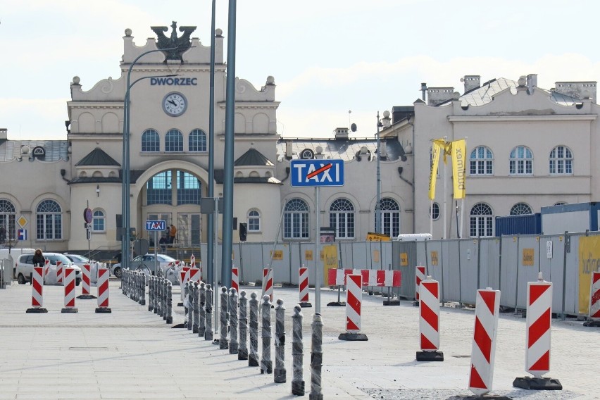 Budowa dworca metropolitalnego potrwa dłużej [ZDJĘCIA]