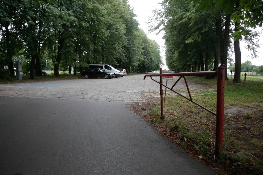 Parkingi przy Zalewie Zemborzyckim w Lublinie. Niepełnosprawny raz płaci, innym razem nie musi