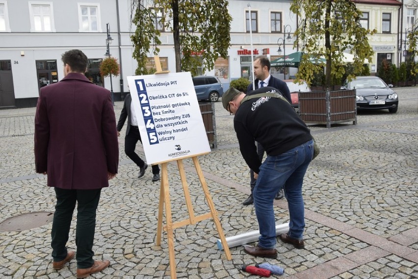 Na skierniewickim rynku odbyła się konferencja z udziałem...