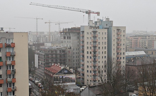 Nowe bloki rosnące w Łobzowie