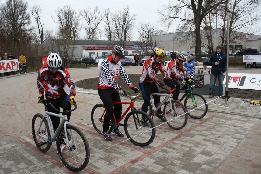 Turniej Mikołajkowy z udziałem zawodników Orzeł Gniezno i Start Gniezno na otwarcie toru speedrowerowego w Gnieźnie