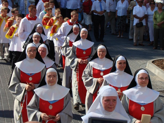 Parafianie z Lichenia i okolic odprowadzili zakonnice do ich nowego domu