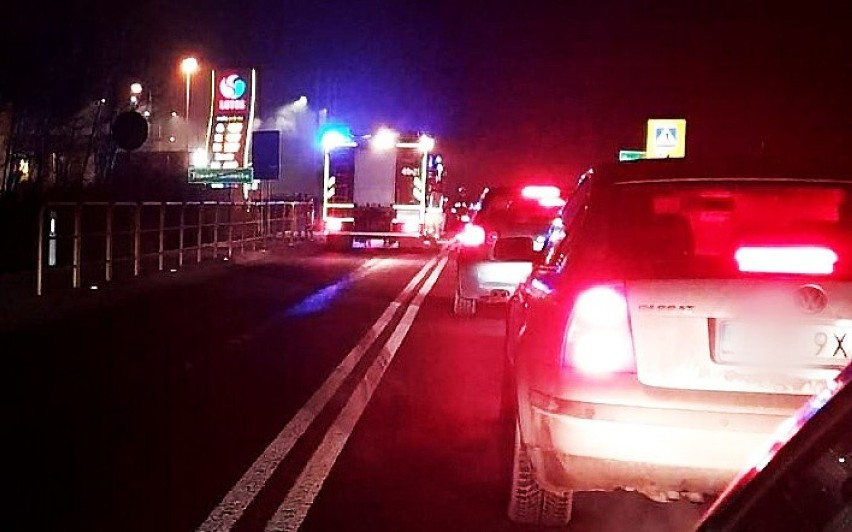 Zawada Uszewska. Wypadek w Sylwestra zablokował trasę Nowy Sącz - Kraków