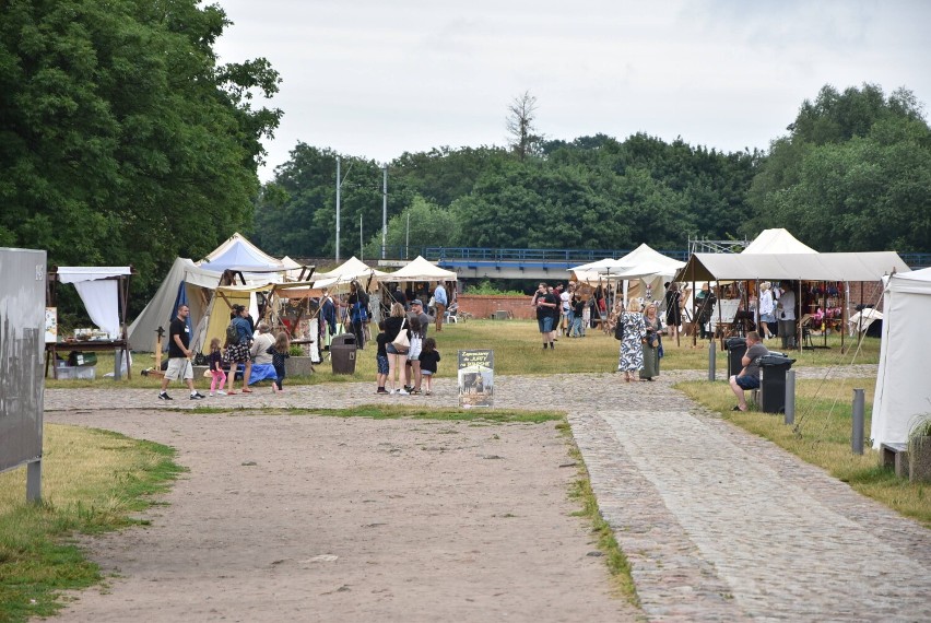 Malbork. Jarmark Rzemiosł Średniowiecznych przy zamku. Warto przyjść, porozmawiać i kupić