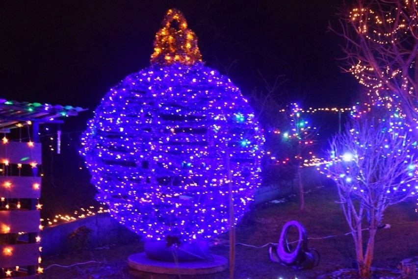 Świąteczna iluminacja u Zbigniewa Dąbrowskiego w Nagawczynie. Jest magicznie, zobaczcie! [ZDJĘCIA]