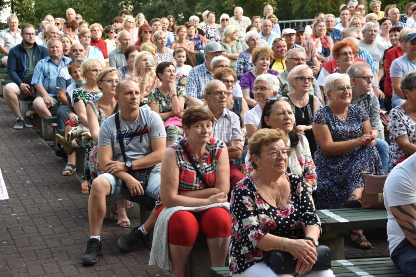 Wągrowiec. Amfiteatr wypełniony po brzegi na koncercie operetkowo - musicalowym. Zobacz zdjęcia