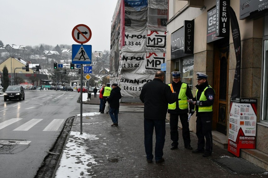 Akcja „Bądź widoczny po zmroku” w Bochni, 10.12.2021