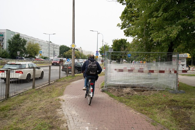 Droga rowerowa po północnej stronie ul. Broniewskiego od skrzyżowania z Elbląską i Włościańską do Krasińskiego zostanie wyremontowana i w kilku miejscach wyprostowana