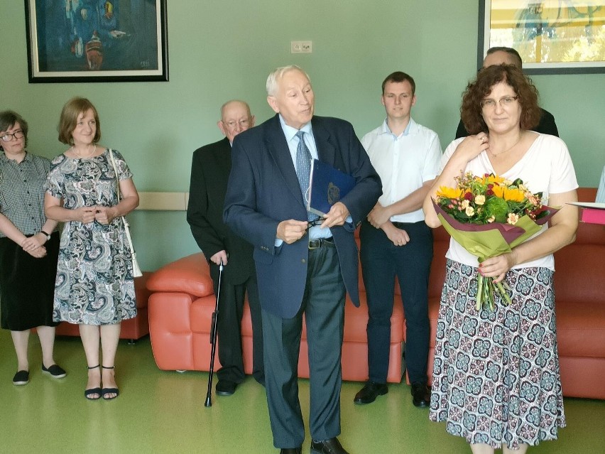 Nowy Sącz. Marian Salamon odznaczony tarczą herbową. Wzruszająca uroczystość w Sądeckim Hospicjum. Zobacz zdjęcia