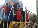 Dzieci zobaczyły, jak w firme Tabor naprawia się lokomotywy i wagony. Fotogaleria
