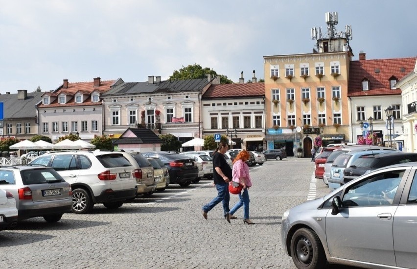 Na Rynku w Oświęcimiu, gdzie obowiązuje strefa zamieszkania...