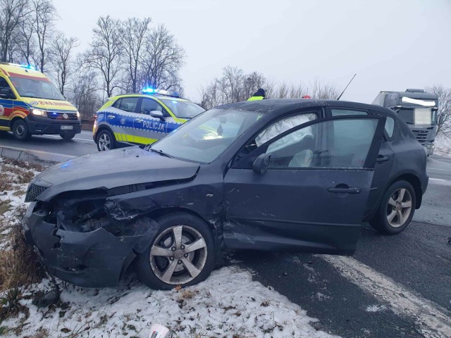 Zderzyły się dwa samochody. Są utrudnienia w ruchu (12.01.2024).