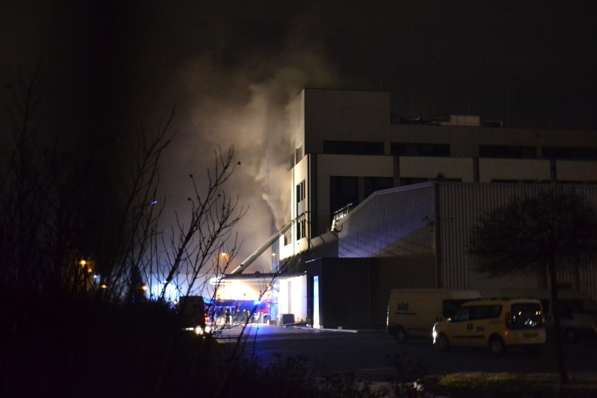Pożar w Gliwicach. Ogień w biurowcu firmy AIUT. Ewakuowano 19 osób
