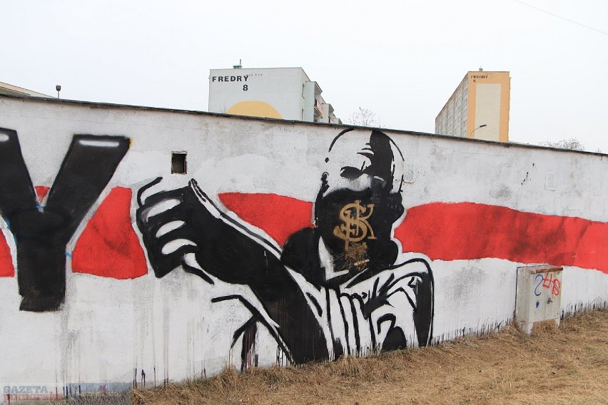 Murale we Włocławku stworzone przez kibiców piłki nożnej i...