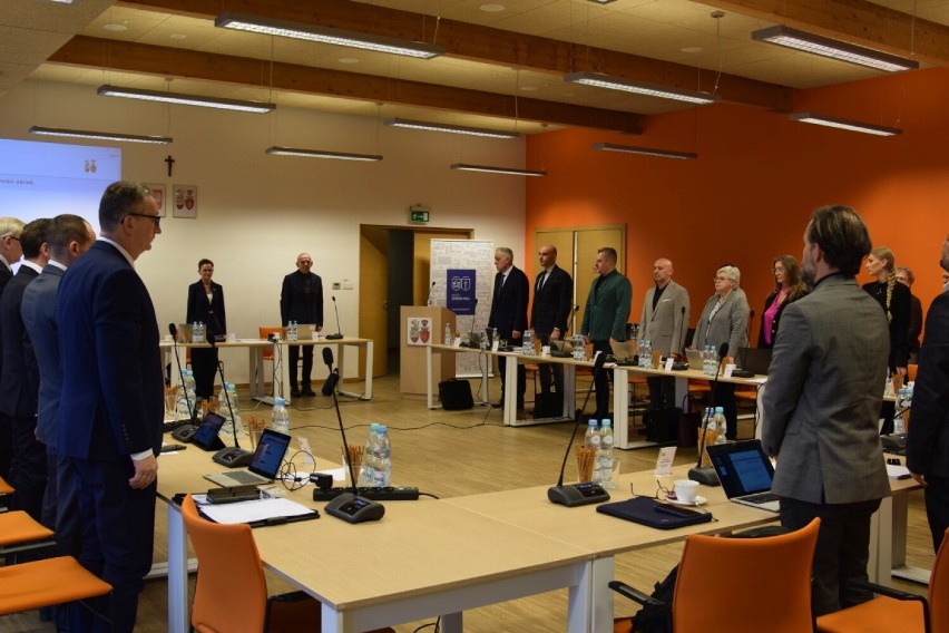 Rada Miasta Zduńska Wola spotkała się na sesji pierwszy raz...