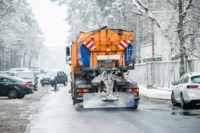 ZDMiKP zakłada, że zakontraktowany na tę zimę sprzęt jest w stanie przejechać wyznaczone trasy ciągu 4 godzin. W I standardzie utrzymania znajduje się blisko 350 kilometrów bydgoskich ulic, które odśnieżane są w pierwszej kolejności.