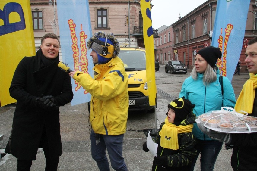 Akcja "Choinki pod choinkę od RMF". Zobacz zdjęcia z Rynku w Kielcach