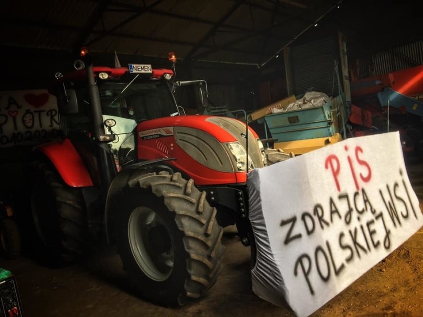 Rolnicy protestujący w Sępólnie całkowicie na pewien czas...