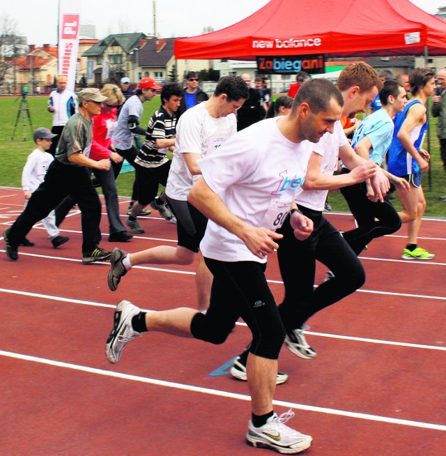 Częstochowianie biegali na stadionie lekkoatletycznym